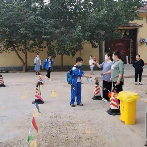 “情满校园，爱在身边”——马岭岗镇白杨张小学“复学第一课”纪实