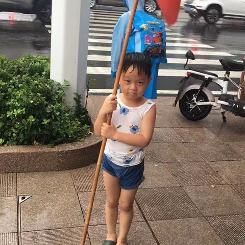 暴雨中的坚守 ——— 记四年级二班护导日