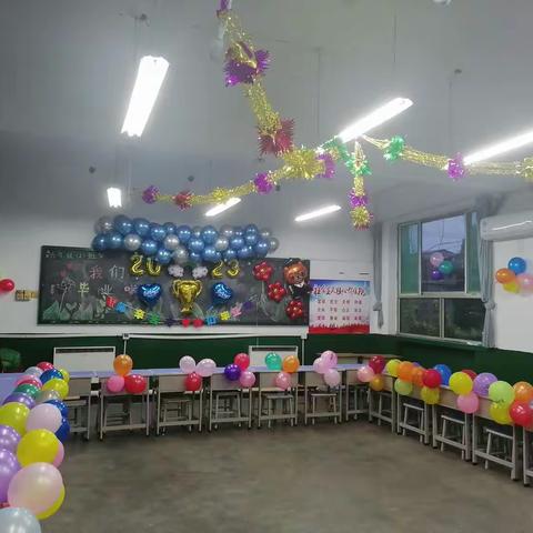 阎里小学六年级2班毕业典礼隆重举行