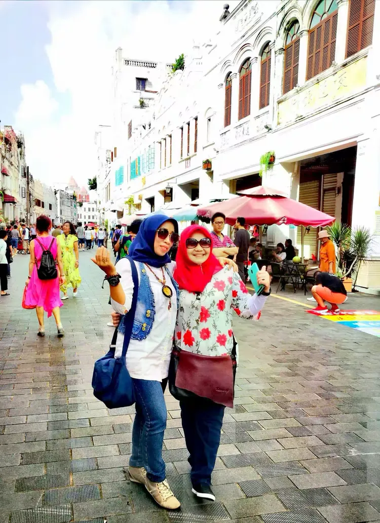 参观游览海口钟楼和骑楼老街(海口养生旅游六)