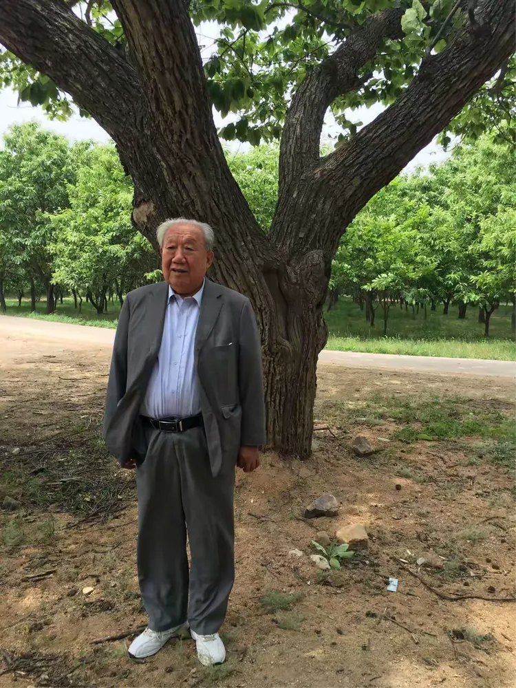 2016年5月7日"陈耀文"研究小组一行来到确山石滚河乡陈冲村一带考察