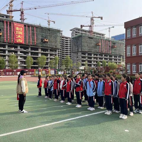 展体育课堂风采 促学生健康成长——濮阳县第七实验小学综合组第六周教研活动