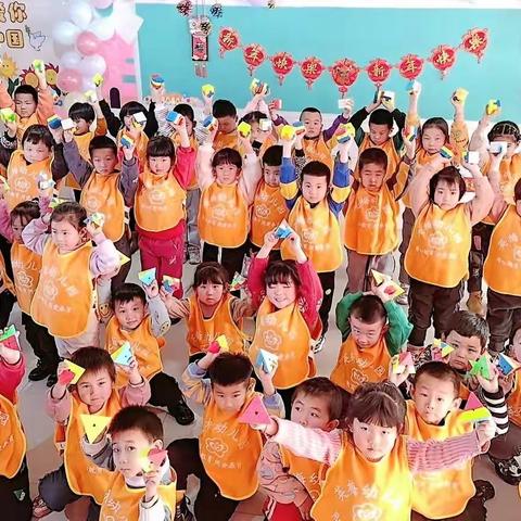 英梅幼儿园《欢庆元旦，玩转魔方》活动