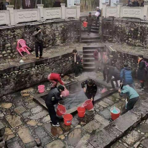 同学温汤镇泡温泉🛀游览胜地🏃