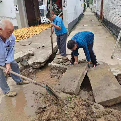 方下街道沟头村   完善村中建设，众人合力疏通下水道