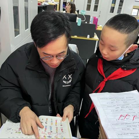 教育之灯因热情而点燃，教育之舟因拼搏而前行——钟小英语组11月五星年组
