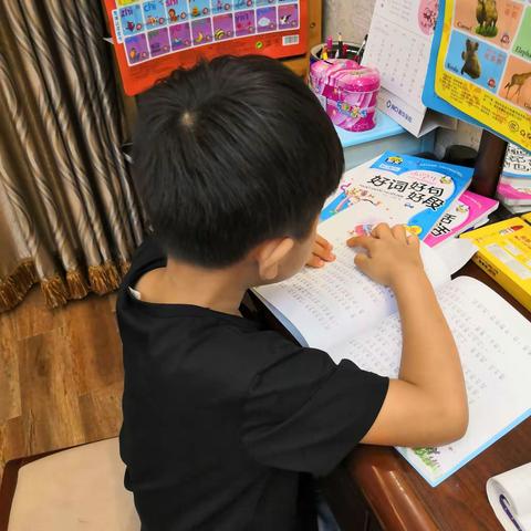 梁子轩：读书好，多读书，读好书