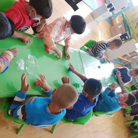 阔克铁热克乡莫因台幼儿园开展“国庆节与中秋节”