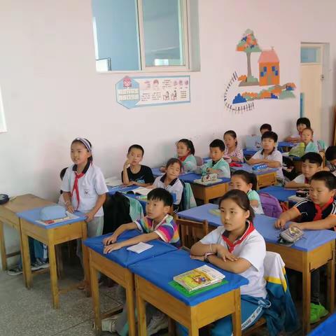 张老师和四年一班的同学们。