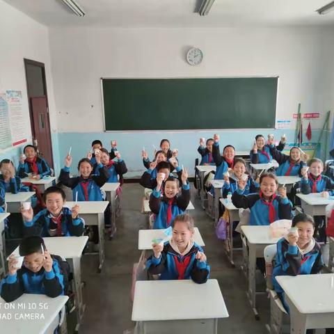 春风送暖进校园 绿意盎然读书生——达勒特中心学校接受社会爱心人士捐赠