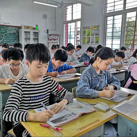 以竞赛为载体，激发书写兴趣，树立学习自信——记青山泉镇中心小学英语书写比赛