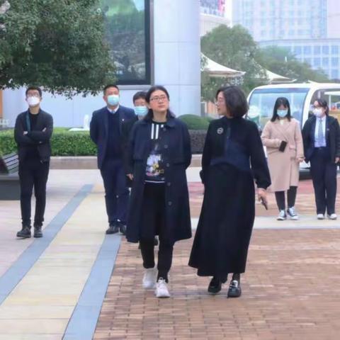 百联股份副总经理田颖杰莅临武汉奥莱调研指导