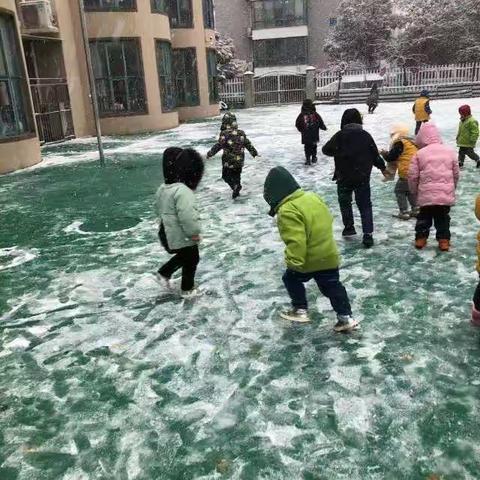 自然的馈赠 美好的课程——康庭茗苑大五班幼儿园生成活动“玩雪”