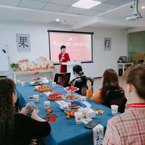 郴州市旗袍文化研究会 一魅力女神培训营举办美学茶话讲座