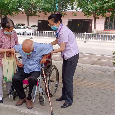 浓情于心 ❤️ 致远相伴
   杨凌神农路支行在行动