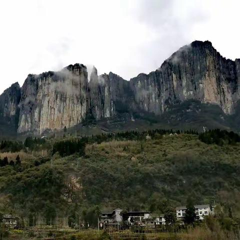 巴东探云谷，三峡眺神农
