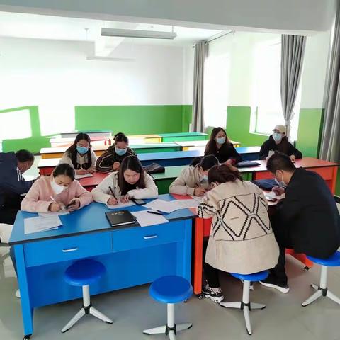 知法学法  保教护航               ---记都兰一中政史地教研组活动