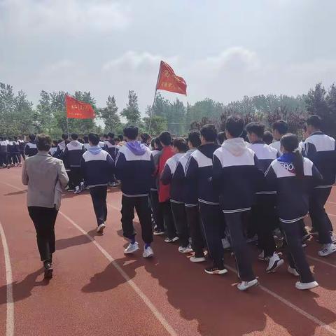 拼两个春夏秋冬 搏高考无怨无悔