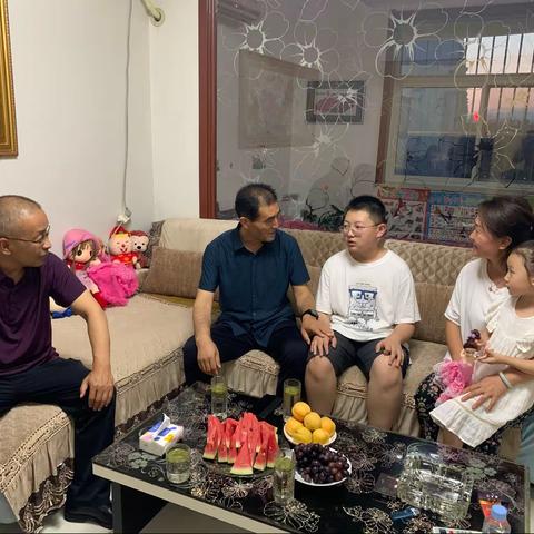 情系学子入户家访 家校合力共促成长----忻州十一中校领导和班主任开展暑期家访活动
