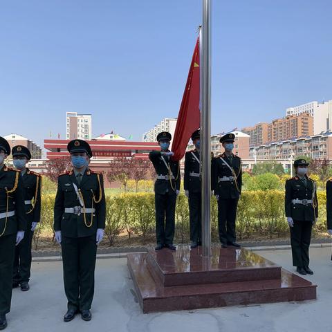 致敬抗疫英雄，成就人生梦想----忻州十一中举行复课后第一次升国旗仪式