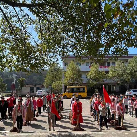 松江联合学校霭市校区：践行雷锋精神，弘扬文明新风。