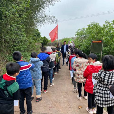 松江联合学校霭市校区：“追寻先烈，砥砺前行”清明祭扫活动