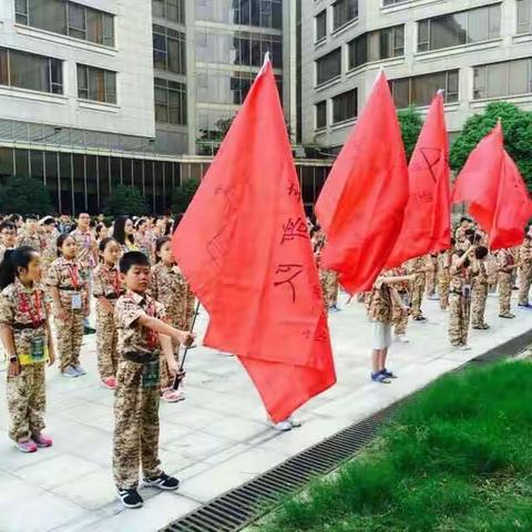 参加“家族荣耀”夏令营宣传美目瞳