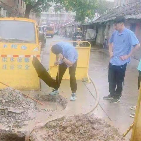 雨中的“小水牛”