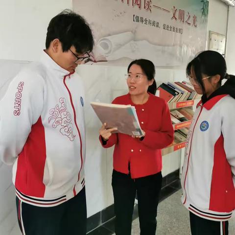 爱在左，陪伴在右—高密四中高一级部最美教师