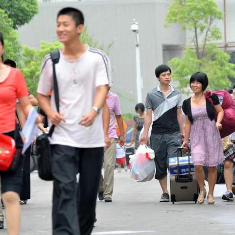 开学季，你送孩子上大学吗？