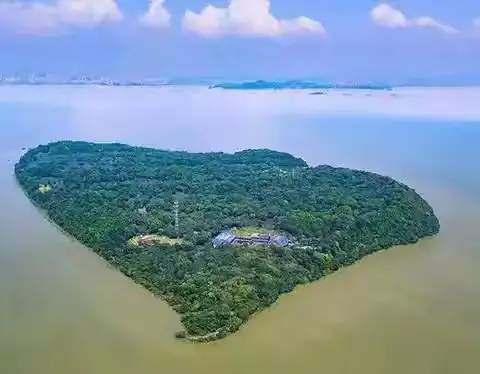 岳阳骄傲，洞庭君山。