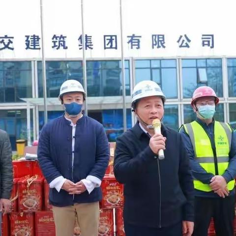 海口市总工会大年初一慰问春节期间不停工项目一线务工人员