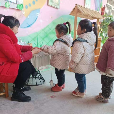 【新教育 . 卓越课程】刘圩幼儿园 中一班第十八、十九周宝贝们的精彩瞬间。