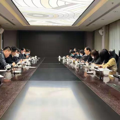 曲江管委会副主任但华喜主持召开疫情防控及重点工作部署会