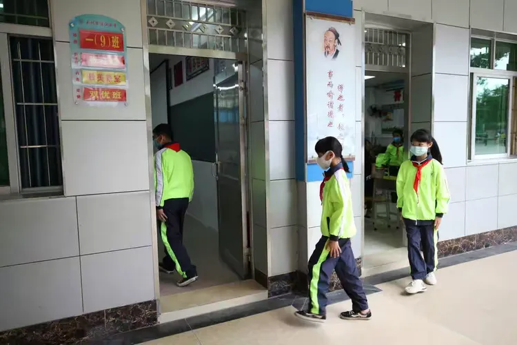 吴川市沿江小学学生返校及应对新冠肺炎疫情处置演练