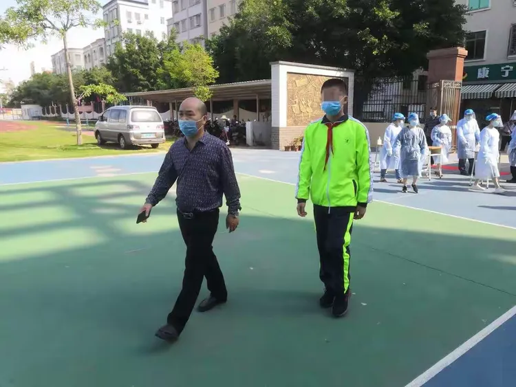 吴川市沿江小学学生返校及应对新冠肺炎疫情处置演练