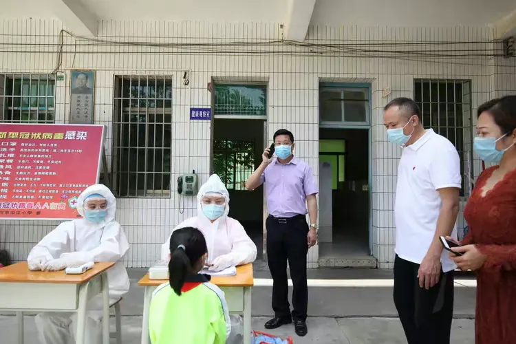 吴川市沿江小学学生返校及应对新冠肺炎疫情处置演练