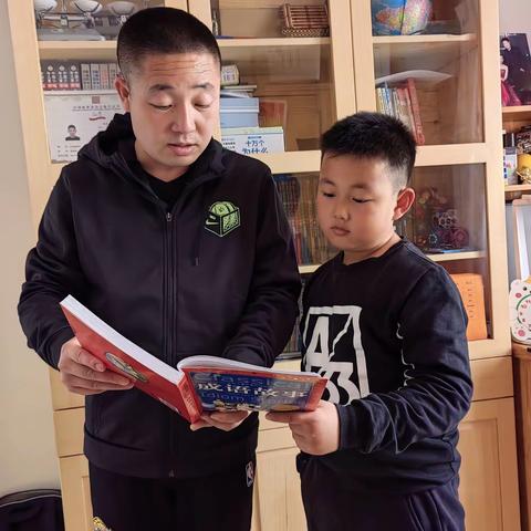“相聚云端 大手拉小手”青年街小学第二届亲子阅读活动二年一班汇报展示