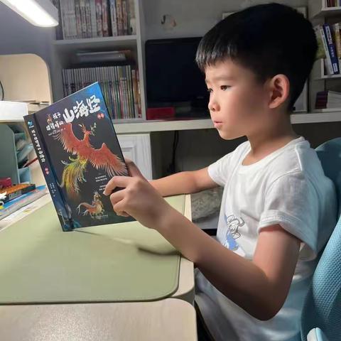 “书香暑假 幸福成长”——记青年街小学二年一班暑假阅读活动