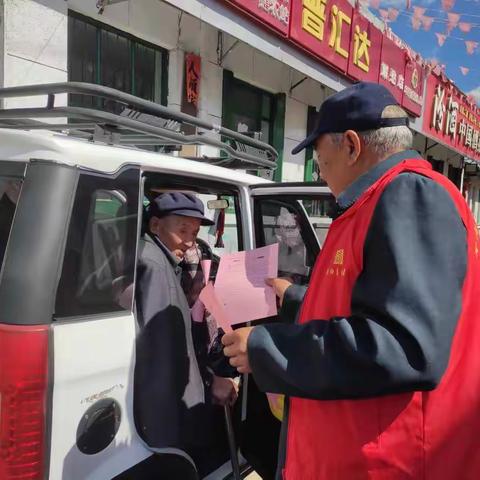 解愁村9月份“爱心暖中秋 志愿献真情”主题党日