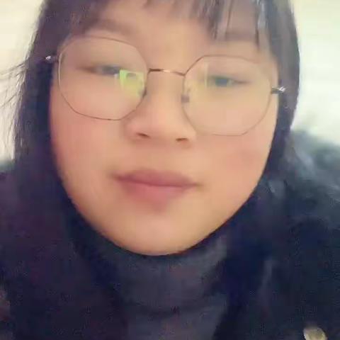 中二班美术课：《三角形创意画》