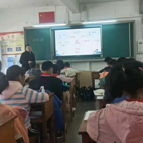 以研促教，“语”你同行———洛河中心小学语文教研活动