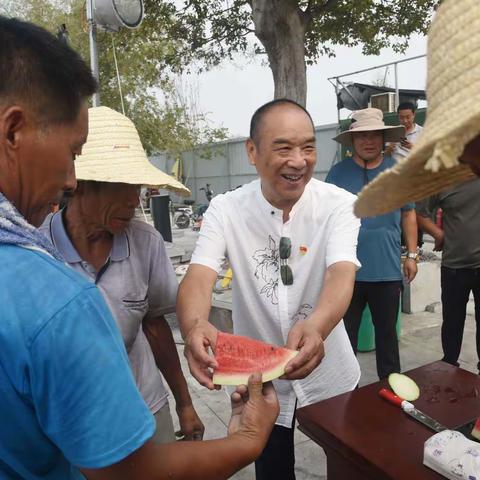 淮阳区政协委员慰问烈日下的淮阳建设者