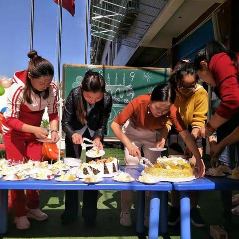 星星幼儿园为阳历7、8、9月的幼儿庆祝生日