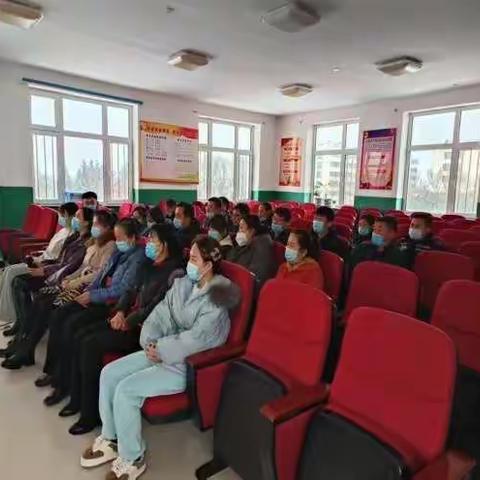 密山市太平乡中学组织全体教师收看龙江教师“精英培养计划”开班仪式