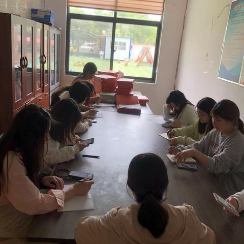 防震演练 安全“童”行——贝恩幼儿园爵士二班🌈防震演练