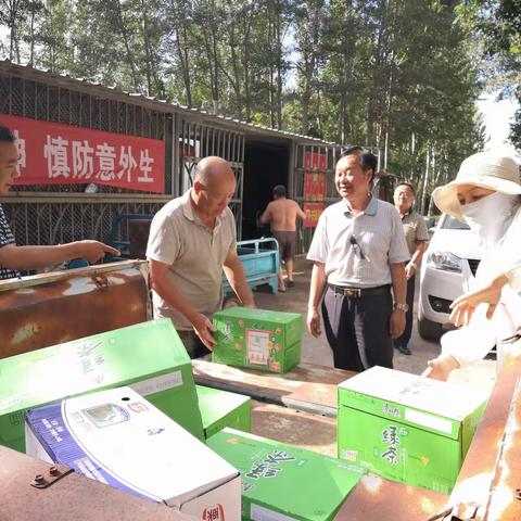 银川市绿化二处开展“夏送清凉”慰问活动
