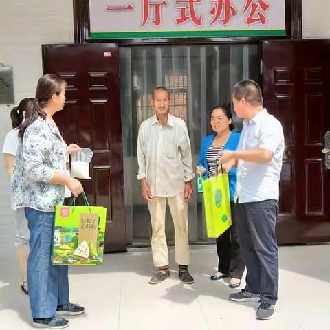 临潼区仁宗街办领导端午节真情慰问 情系计生特殊家庭