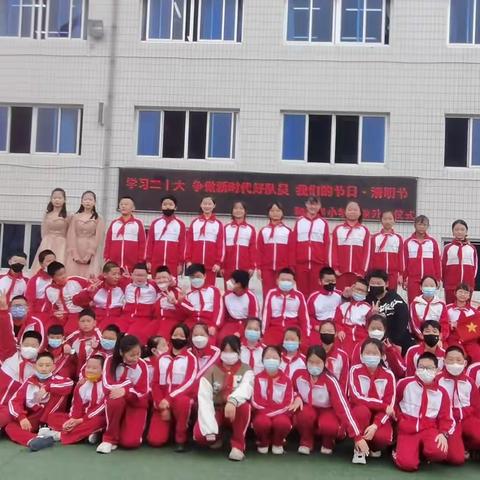 “缅怀先烈志 共铸中华魂”——和安里小学六年级四班主题升旗仪式