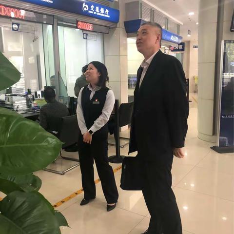 10月22日，分行党委委员、副行长陶军同志到挂钩基层十七支部进行调研